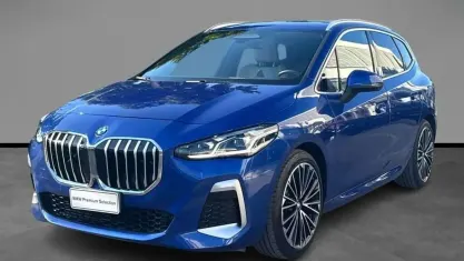 Usata BMW 223 Active Tourer Comfort Edition 211 CV (155 kW) 2024 Portimao blue metallizzato Monovolume