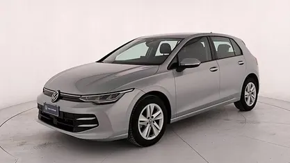 Usata VW Golf VIII Life 116 CV (85 kW) 2025 Dolomite silver metallizzato Berlina
