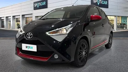 Nero Usata 2021 Toyota Aygo Connect Style Due volumi | 11.650 € (Buon prezzo)