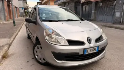 Usata Renault Clio II Dynamique 68 CV (50 kW) 2009 Argento Berlina