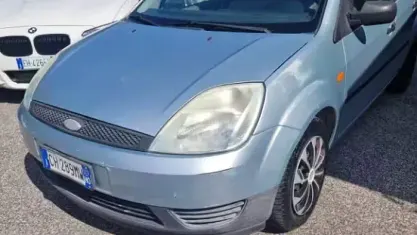 Usata Ford Fiesta 75 CV (55 kW) 2003 Grigio Utilitaria