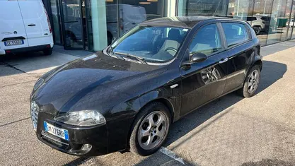 Nero Usata 2007 Alfa Romeo 147 Distinctive Due volumi | 3400 € (Molto cara)