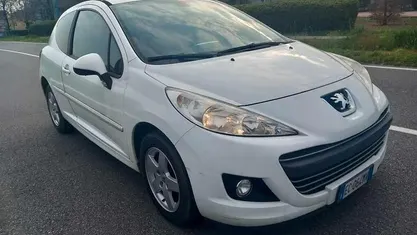 Usata Peugeot 207 73 CV (53 kW) 2010 Bianco Utilitaria