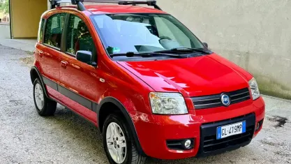 Usata Fiat Panda 4x4 69 CV (50 kW) 2006 Rosso Utilitaria