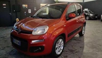 Begagnad Fiat Panda Lounge 84 HK (61 kW) 2013 Röd Halvkombi