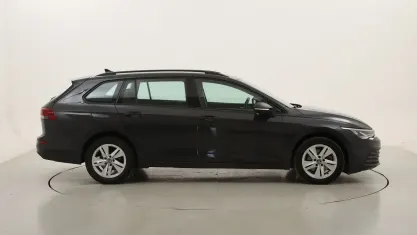 Usata VW Golf VIII Life 116 CV (85 kW) 2023 Grigiogrigio Station wagon