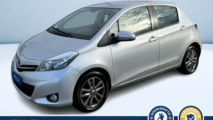 Grigio metallizzato Usata 2014 Toyota Yaris Active Tre volumi | 8700 € (Cara)