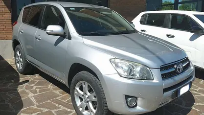 Usata Toyota RAV4 150 CV (110 kW) 2010 Argento SUV