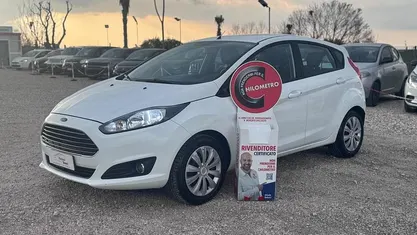 Usata Ford Fiesta Titanium 75 CV (55 kW) 2014 Bianco Utilitaria