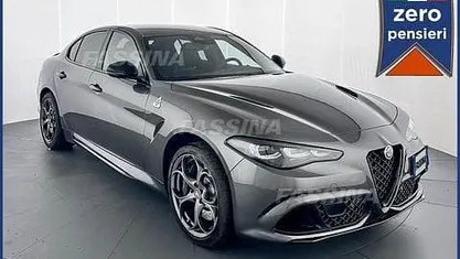Grigio Nuova 2025 Alfa Romeo Giulia Quadrifoglio Tre volumi | 90.600 € (Buon prezzo)