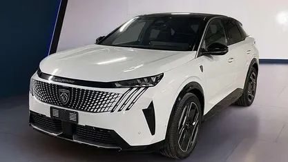 Usata 2024 Peugeot e-3008 GT SUV | 39.900 € (Buon prezzo)