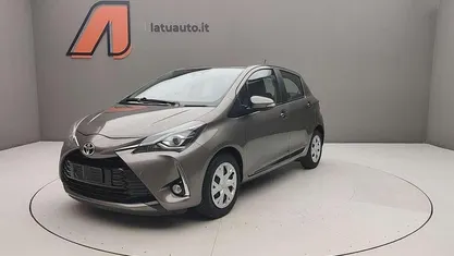 Grigio medio Usata 2017 Toyota Yaris Active Due volumi | 9890 € (Buon prezzo)