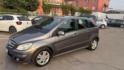 Usata Mercedes B180 Executive 109 CV (80 kW) 2010 Grigio Monovolume