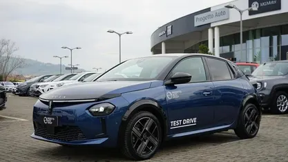 Usata Lancia Ypsilon 114 kW (156 CV) 2024 Blu Utilitaria