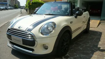 Usata Mini Cooper Cabriolet Hype 136 CV (100 kW) 2016 Cabrio