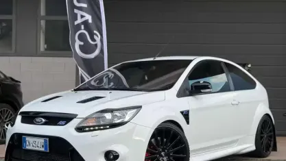 Begagnad Ford Focus RS 305 HK (224 kW) 2010 Halvkombi