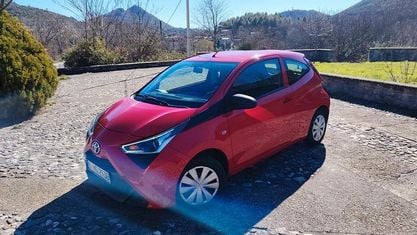 Usata Toyota Aygo 69 CV (50 kW) 2018 Rosso Utilitaria
