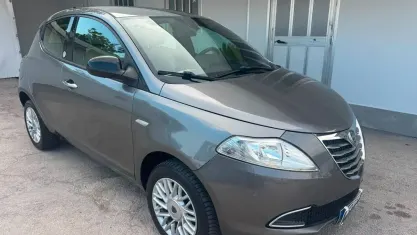 Usata Lancia Ypsilon 80 CV (58 kW) 2014 Grigio Utilitaria