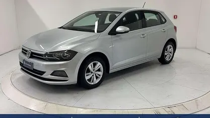 Argento Usata 2020 VW Polo Comfortline Tre volumi | 15.600 € (Buon prezzo)