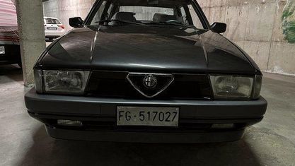 Usata Alfa Romeo 75 148 CV (108 kW) 1992 Nero Berlina