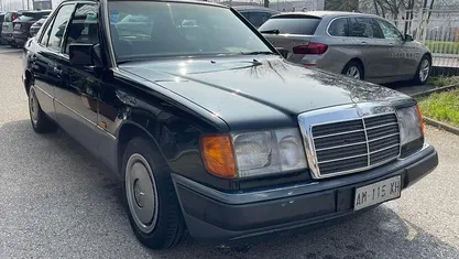 Nero pastello Usata 1991 Mercedes E200 Tre volumi | 3900 €