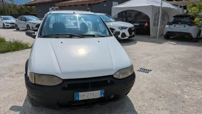 Usata Fiat Strada 69 CV (50 kW) 2000 Bianco Pick-up
