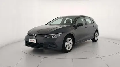 Grigio Usata 2020 VW Golf VIII Life Tre volumi | 16.800 € (Buon prezzo)