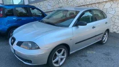 Usata Seat Ibiza 75 CV (55 kW) 2003 Argento Utilitaria