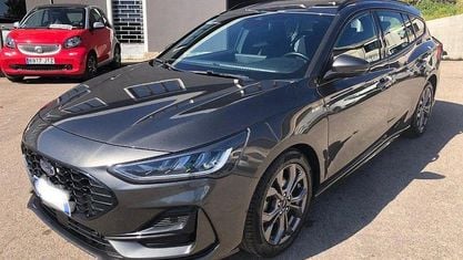 Usado Ford Focus ST-Line 125 HP (91 kW) 2023 Cinzento Carrinha