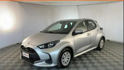 Usata Toyota Yaris Hybrid Active 92 CV (67 kW) 2025 Argento Berlina