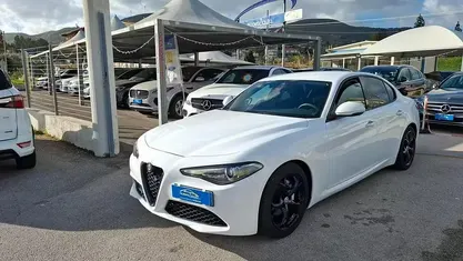 Usata Alfa Romeo Giulia 150 CV (110 kW) 2017 Bianco Berlina
