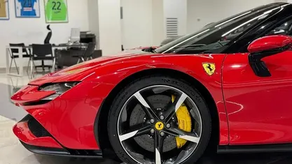 Nuova Ferrari SF90 780 CV (573 kW) 2026 Rosso Cabrio