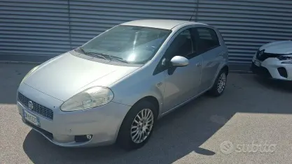 Usata Fiat Grande Punto Dynamic 65 CV (47 kW) 2009 Grigio Utilitaria