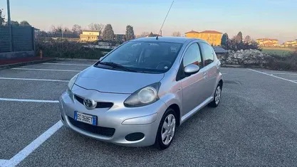 Usata Toyota Aygo Edition 68 CV (50 kW) 2010 Argento Utilitaria
