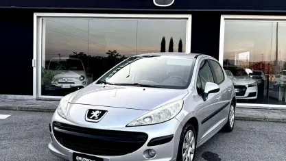 Usata Peugeot 207 68 CV (50 kW) 2006 Argento Berlina