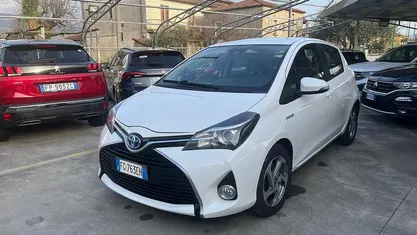 Usata Toyota Yaris Hybrid 101 CV (74 kW) 2017 Bianco Berlina