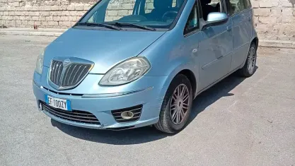 Usata Lancia Musa Gold 95 CV (69 kW) 2011 Blu Monovolume