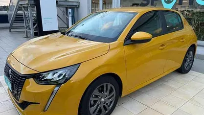 Giallo Usata 2021 Peugeot 208 Active Due volumi | 13.900 € (Buon prezzo)