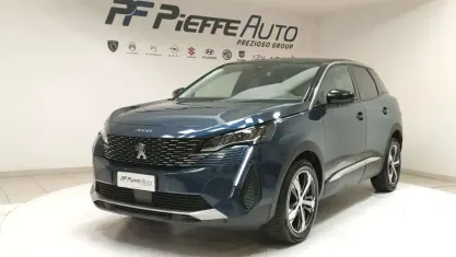 Usata Peugeot 3008 Allure 131 CV (96 kW) 2022 Blu metallizzato SUV