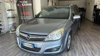 Usata Opel Astra 101 CV (74 kW) 2008 Gray Station wagon