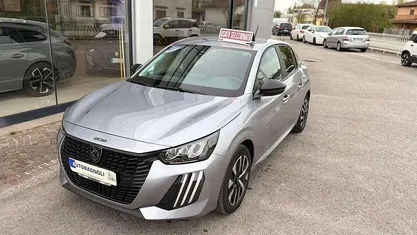 Usata Peugeot 208 Style 101 CV (74 kW) 2025 Grigio Utilitaria