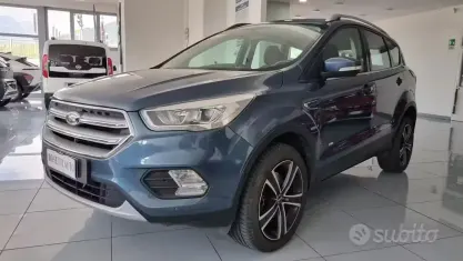 Gebraucht Ford Kuga 150 PS (110 kW) 2018 Blau SUV