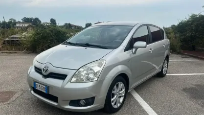 Usata Toyota Corolla Verso 110 CV (80 kW) 2008 Argento Monovolume