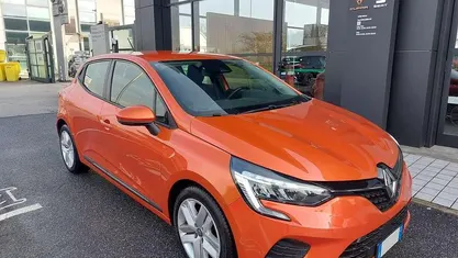 Usata Renault Clio V Zen 91 CV (66 kW) 2022 Arancione Berlina