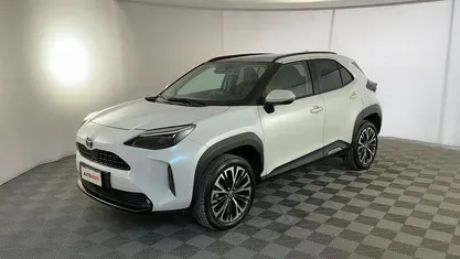 Usata Toyota Yaris Hybrid Lounge 131 CV (96 kW) 2024 Bianco