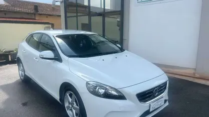 Usata Volvo V40 Business Edition 120 CV (88 kW) 2016 Bianco Berlina