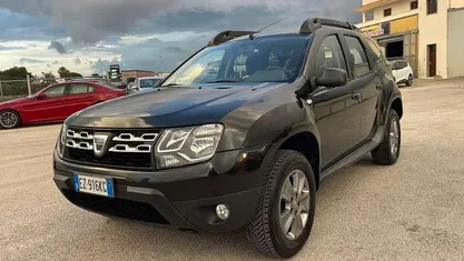 Usata 2015 Dacia Duster Lauréate SUV | 7600 € (Buon prezzo)