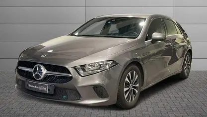 Usata Mercedes A180 Business 116 CV (85 kW) 2021 Grigio scuro metallizzato Berlina