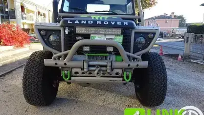 Usado Land Rover Defender 122 CV (89 kW) 2000 Negro SUV