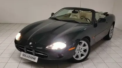Usata Jaguar XK8 277 CV (203 kW) 2000 Verde Cabrio